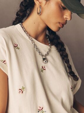 THE GREAT. Cream Short Sleeve Tee with Pink Rose Embroidery